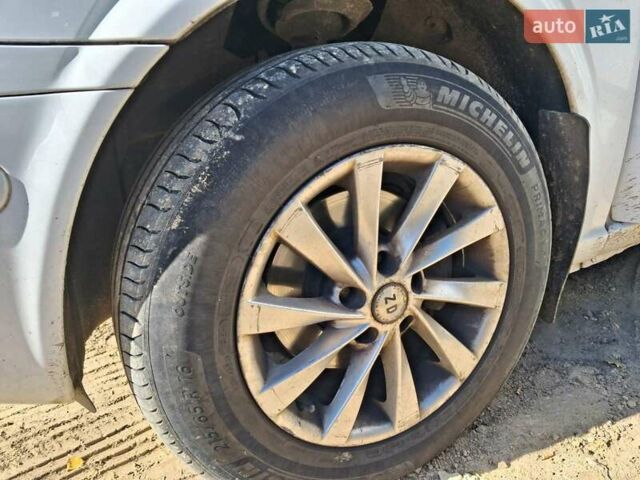 Белый Мерседес Вито, объемом двигателя 2.15 л и пробегом 485 тыс. км за 9400 $, фото 5 на Automoto.ua