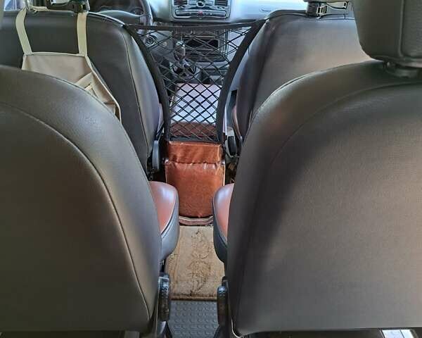 Белый Мерседес Вито, объемом двигателя 2.15 л и пробегом 338 тыс. км за 9200 $, фото 4260 на Automoto.ua