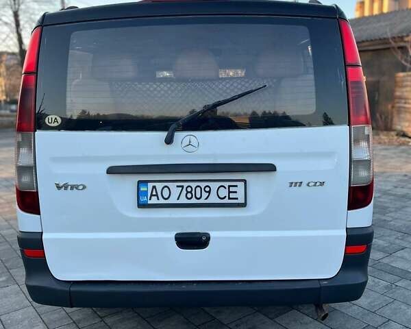 Белый Мерседес Вито, объемом двигателя 2.15 л и пробегом 458 тыс. км за 7400 $, фото 7 на Automoto.ua