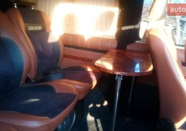 Белый Мерседес Вито, объемом двигателя 2.1 л и пробегом 346 тыс. км за 9500 $, фото 19 на Automoto.ua