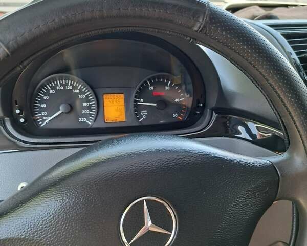 Белый Мерседес Вито, объемом двигателя 2.15 л и пробегом 338 тыс. км за 9200 $, фото 3306 на Automoto.ua