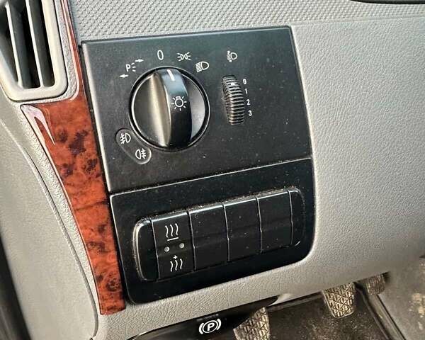 Белый Мерседес Вито, объемом двигателя 2.15 л и пробегом 290 тыс. км за 9200 $, фото 4 на Automoto.ua