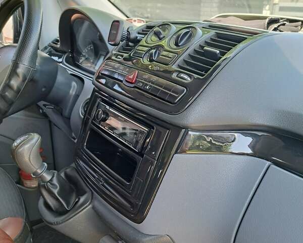 Белый Мерседес Вито, объемом двигателя 2.15 л и пробегом 338 тыс. км за 9200 $, фото 2879 на Automoto.ua