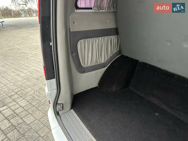 Белый Мерседес Вито, объемом двигателя 2.2 л и пробегом 400 тыс. км за 9450 $, фото 29 на Automoto.ua