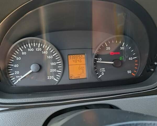 Белый Мерседес Вито, объемом двигателя 2.15 л и пробегом 338 тыс. км за 9200 $, фото 2026 на Automoto.ua