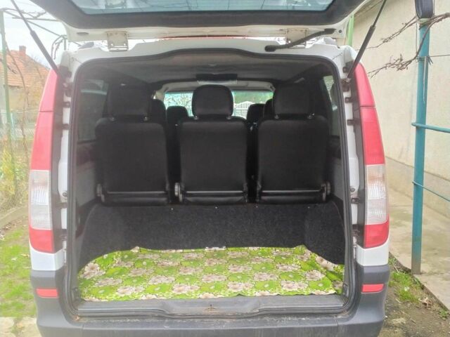 Белый Мерседес Вито, объемом двигателя 2.1 л и пробегом 389 тыс. км за 8000 $, фото 5 на Automoto.ua