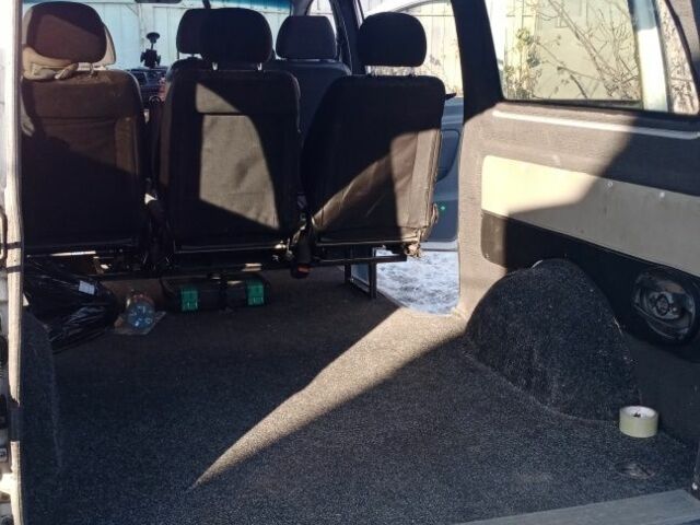 Белый Мерседес Вито, объемом двигателя 2.2 л и пробегом 900 тыс. км за 6200 $, фото 7 на Automoto.ua