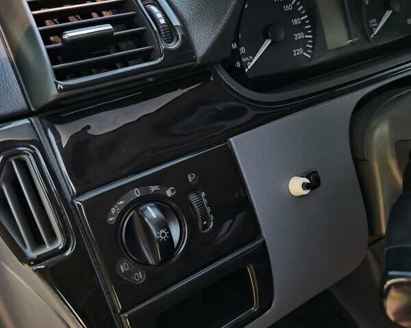 Белый Мерседес Вито, объемом двигателя 2.15 л и пробегом 338 тыс. км за 9200 $, фото 3068 на Automoto.ua