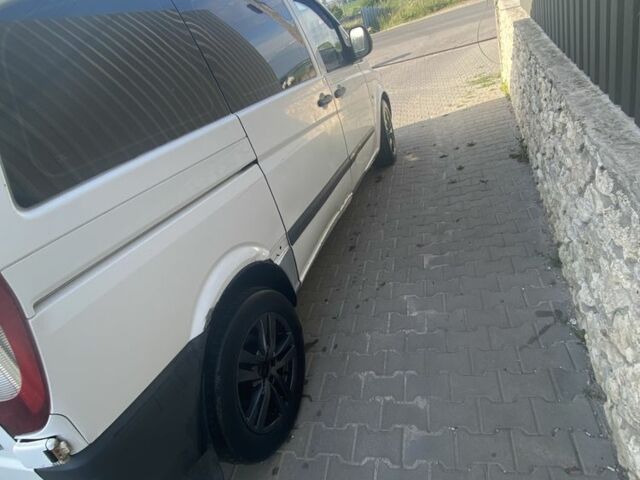 Белый Мерседес Вито, объемом двигателя 2.1 л и пробегом 359 тыс. км за 8500 $, фото 4 на Automoto.ua