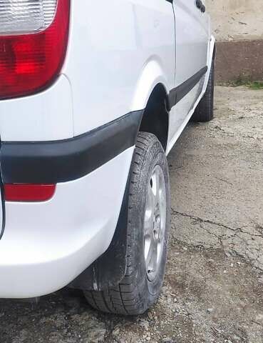 Белый Мерседес Вито, объемом двигателя 2.1 л и пробегом 536 тыс. км за 10900 $, фото 8 на Automoto.ua