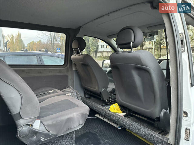 Белый Мерседес Вито, объемом двигателя 2.15 л и пробегом 271 тыс. км за 9600 $, фото 15 на Automoto.ua