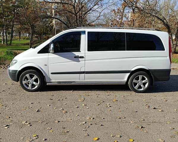 Белый Мерседес Вито, объемом двигателя 2.15 л и пробегом 337 тыс. км за 10600 $, фото 2 на Automoto.ua