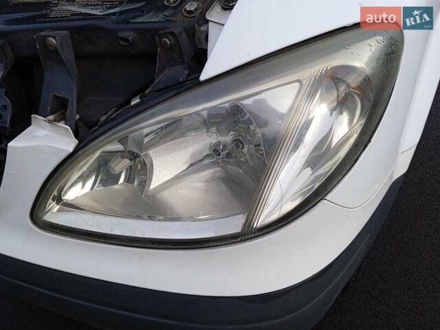 Мерседес Вито 2009 в Киеве на Automoto.ua Белый Мерседес Вито, объемом двигателя 2.15 л и пробегом 317 тыс. км за 8999 $, фото 43 на Automoto.ua