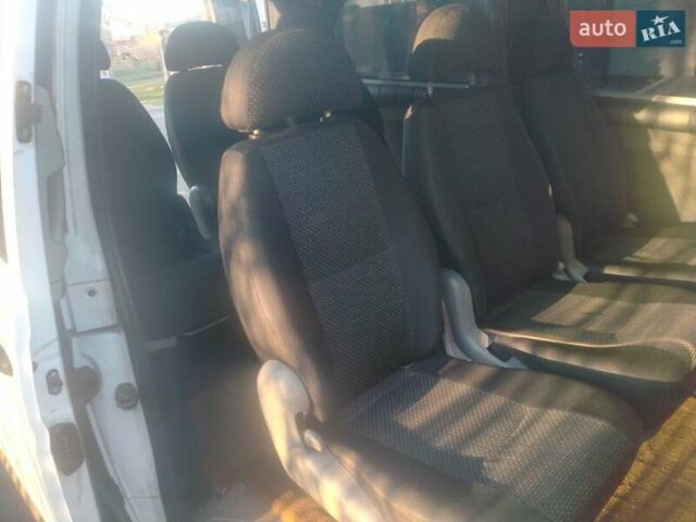 Белый Мерседес Вито, объемом двигателя 2.15 л и пробегом 435 тыс. км за 10250 $, фото 7 на Automoto.ua