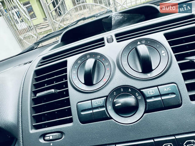 Белый Мерседес Вито, объемом двигателя 2.2 л и пробегом 237 тыс. км за 9500 $, фото 7 на Automoto.ua