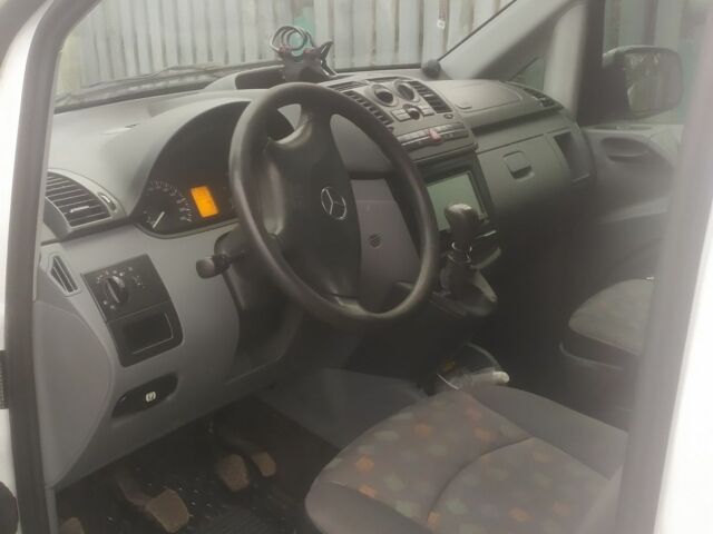 Белый Мерседес Вито, объемом двигателя 2.1 л и пробегом 440 тыс. км за 8777 $, фото 6 на Automoto.ua