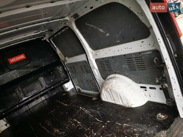 Мерседес Вито 2009 в Хмельницком на Automoto.ua Белый Мерседес Вито, объемом двигателя 2.15 л и пробегом 351 тыс. км за 5900 $, фото 17 на Automoto.ua