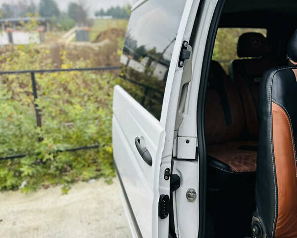 Белый Мерседес Вито, объемом двигателя 2.2 л и пробегом 237 тыс. км за 9500 $, фото 36 на Automoto.ua