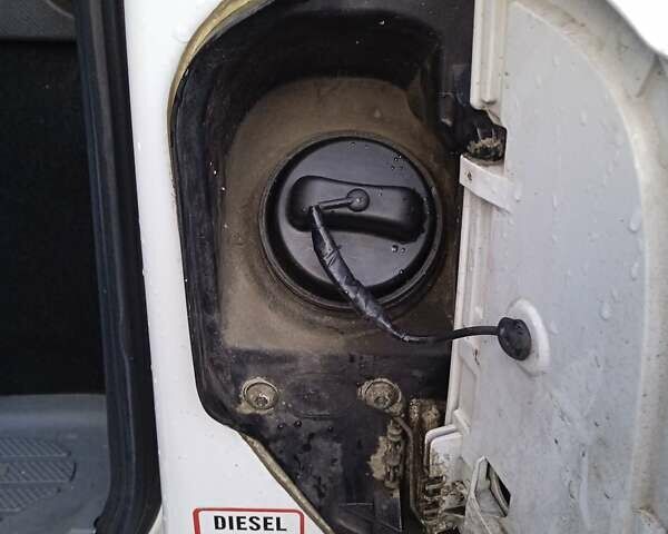 Мерседес Вито 2009 в Киеве на Automoto.ua Белый Мерседес Вито, объемом двигателя 2.15 л и пробегом 317 тыс. км за 8999 $, фото 31 на Automoto.ua