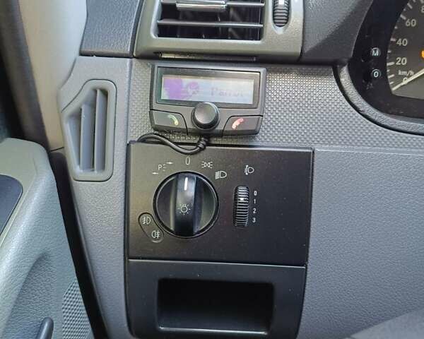 Белый Мерседес Вито, объемом двигателя 2.15 л и пробегом 337 тыс. км за 10600 $, фото 21 на Automoto.ua