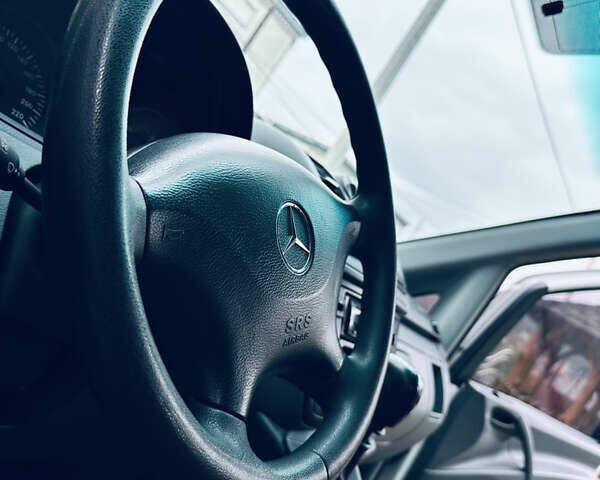 Белый Мерседес Вито, объемом двигателя 2.2 л и пробегом 237 тыс. км за 9500 $, фото 10 на Automoto.ua