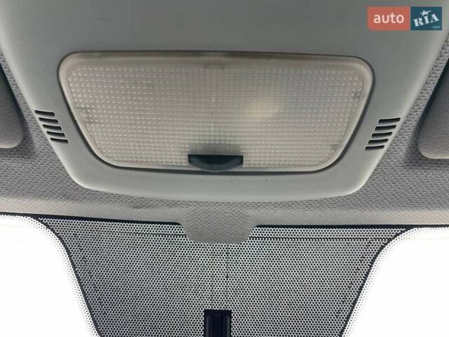 Белый Мерседес Вито, объемом двигателя 2.14 л и пробегом 258 тыс. км за 12990 $, фото 49 на Automoto.ua