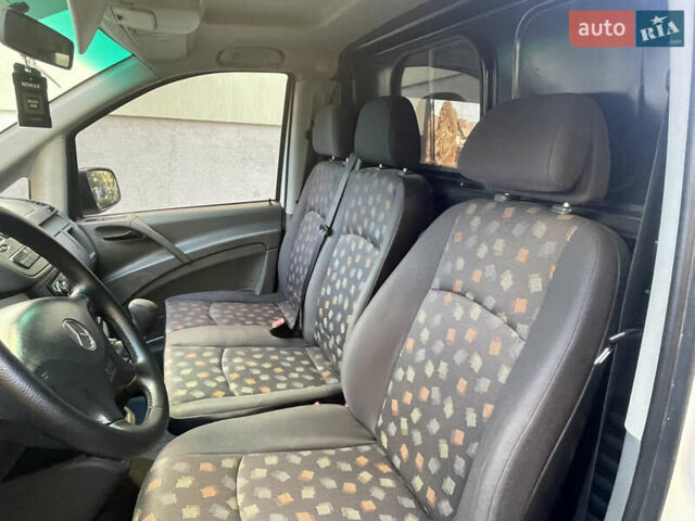 Белый Мерседес Вито, объемом двигателя 2.2 л и пробегом 340 тыс. км за 7300 $, фото 16 на Automoto.ua