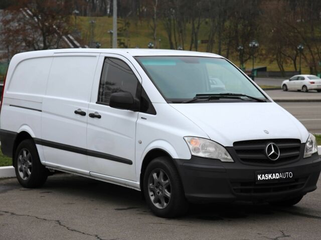 Белый Мерседес Вито, объемом двигателя 2.2 л и пробегом 528 тыс. км за 9900 $, фото 2 на Automoto.ua