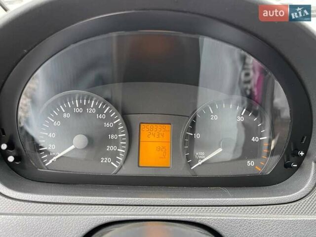 Белый Мерседес Вито, объемом двигателя 2.14 л и пробегом 258 тыс. км за 12990 $, фото 21 на Automoto.ua