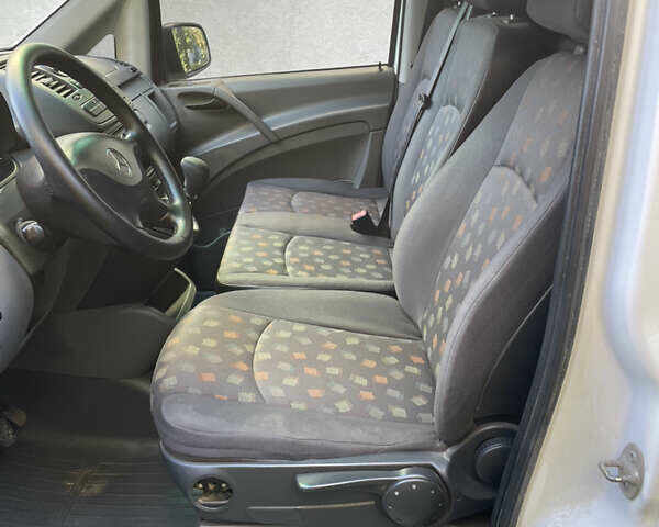 Белый Мерседес Вито, объемом двигателя 2.2 л и пробегом 340 тыс. км за 7300 $, фото 14 на Automoto.ua