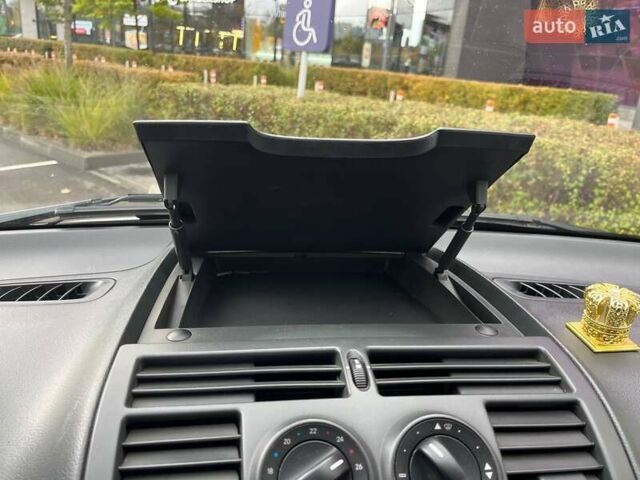 Белый Мерседес Вито, объемом двигателя 2.14 л и пробегом 258 тыс. км за 12990 $, фото 17 на Automoto.ua