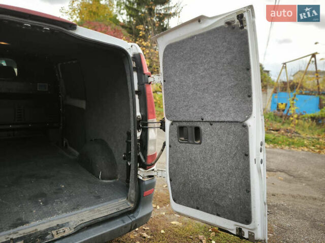 Белый Мерседес Вито, объемом двигателя 2.1 л и пробегом 261 тыс. км за 9000 $, фото 10 на Automoto.ua