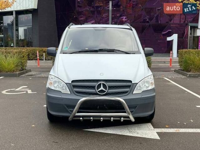 Белый Мерседес Вито, объемом двигателя 2.14 л и пробегом 258 тыс. км за 12990 $, фото 2 на Automoto.ua
