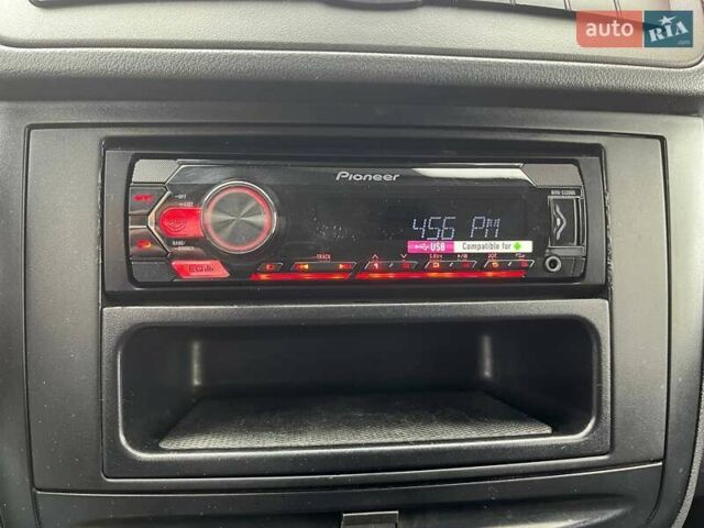 Белый Мерседес Вито, объемом двигателя 2.14 л и пробегом 258 тыс. км за 12990 $, фото 19 на Automoto.ua