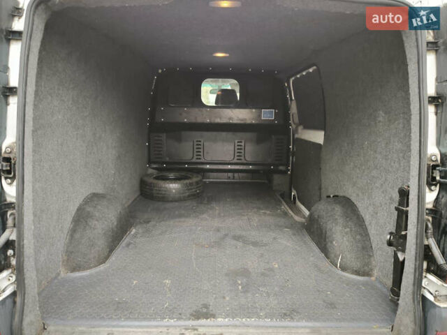 Белый Мерседес Вито, объемом двигателя 2.1 л и пробегом 261 тыс. км за 9000 $, фото 9 на Automoto.ua