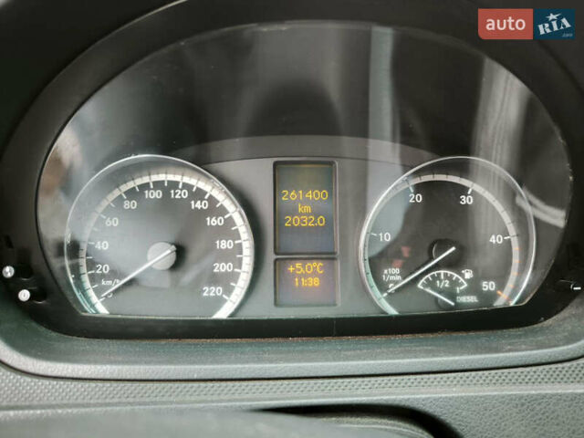 Белый Мерседес Вито, объемом двигателя 2.1 л и пробегом 261 тыс. км за 9000 $, фото 18 на Automoto.ua