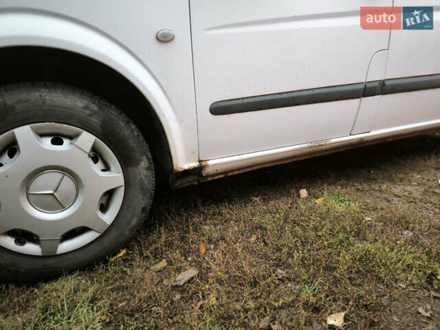 Белый Мерседес Вито, объемом двигателя 2.1 л и пробегом 261 тыс. км за 9000 $, фото 4 на Automoto.ua
