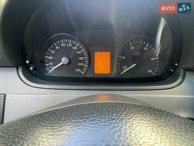 Белый Мерседес Вито, объемом двигателя 2.2 л и пробегом 340 тыс. км за 7300 $, фото 21 на Automoto.ua