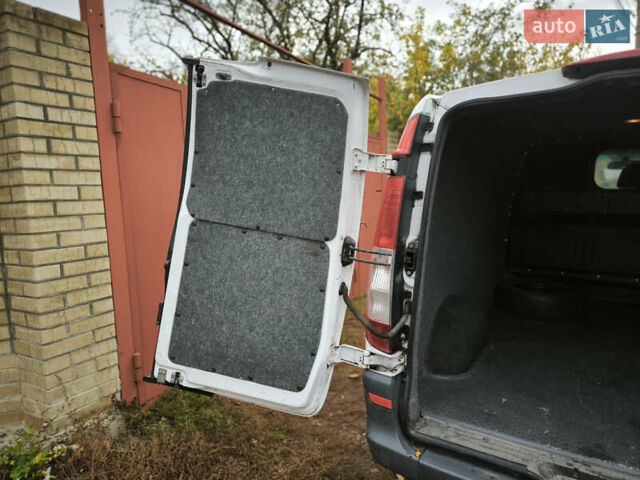 Белый Мерседес Вито, объемом двигателя 2.1 л и пробегом 261 тыс. км за 9000 $, фото 11 на Automoto.ua