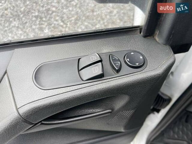 Белый Мерседес Вито, объемом двигателя 2.14 л и пробегом 258 тыс. км за 12990 $, фото 17 на Automoto.ua