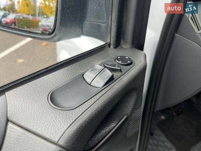 Белый Мерседес Вито, объемом двигателя 2.14 л и пробегом 258 тыс. км за 12990 $, фото 12 на Automoto.ua