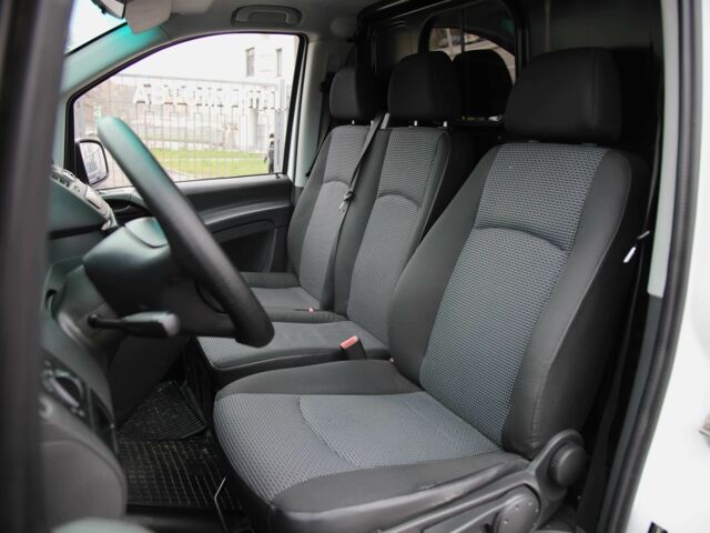 Белый Мерседес Вито, объемом двигателя 2.2 л и пробегом 528 тыс. км за 9900 $, фото 6 на Automoto.ua