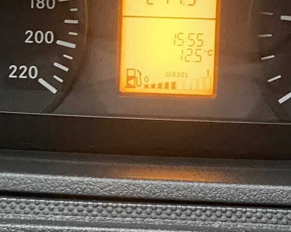 Белый Мерседес Вито, объемом двигателя 2.14 л и пробегом 211 тыс. км за 12500 $, фото 6 на Automoto.ua