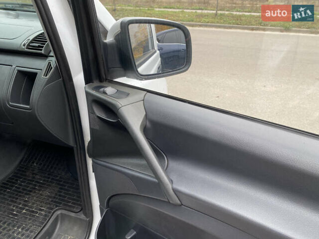 Белый Мерседес Вито, объемом двигателя 2.14 л и пробегом 223 тыс. км за 11300 $, фото 16 на Automoto.ua