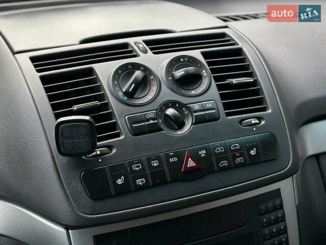 Белый Мерседес Вито, объемом двигателя 2.14 л и пробегом 331 тыс. км за 13600 $, фото 28 на Automoto.ua