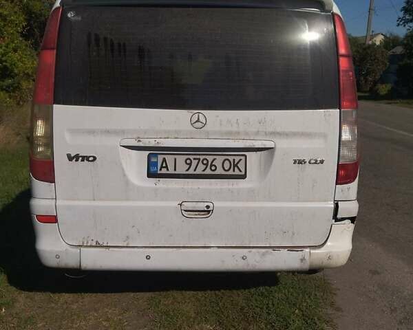 Белый Мерседес Вито, объемом двигателя 2.2 л и пробегом 294 тыс. км за 10500 $, фото 8 на Automoto.ua
