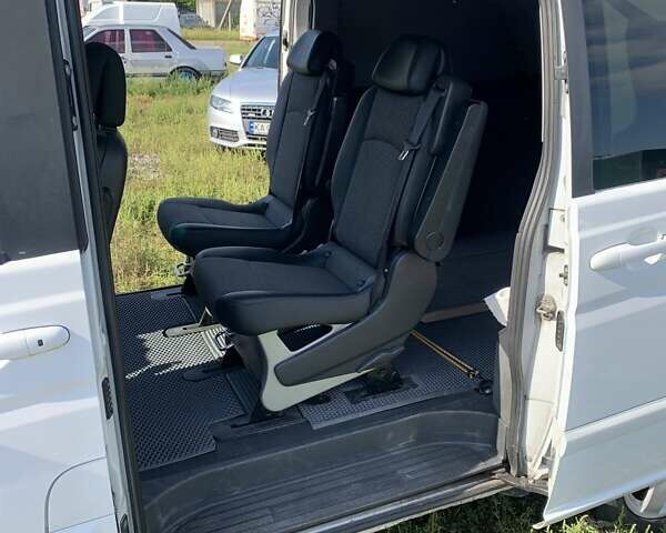 Белый Мерседес Вито, объемом двигателя 2.14 л и пробегом 430 тыс. км за 12000 $, фото 4 на Automoto.ua