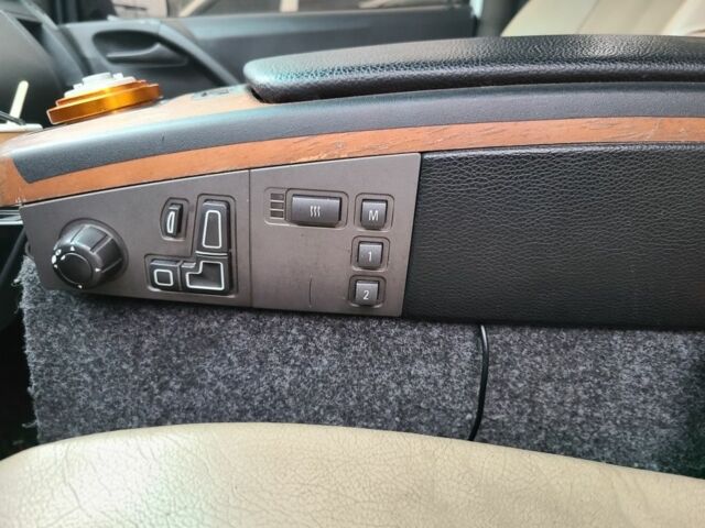 Белый Мерседес Вито, объемом двигателя 2.1 л и пробегом 294 тыс. км за 11000 $, фото 3 на Automoto.ua