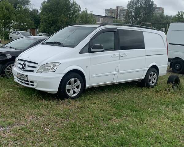 Белый Мерседес Вито, объемом двигателя 2.14 л и пробегом 430 тыс. км за 12000 $, фото 1 на Automoto.ua
