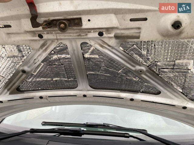 Белый Мерседес Вито, объемом двигателя 2.14 л и пробегом 223 тыс. км за 11300 $, фото 18 на Automoto.ua